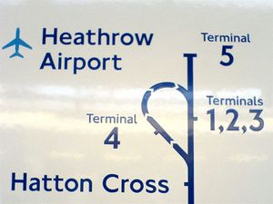 런던 지하철 피카딜리 선 공항지선의 운행 경로.