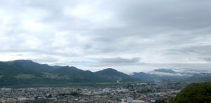 누마타 개요, 2014년 8월, 역이 왼쪽 하단에 보임