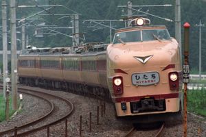 1998년 8월, 히타치 열차의 "보닛 스타일" 485계