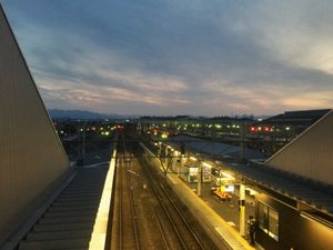 2020년 밤의 승강장