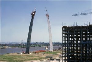 1965년 6월 아치 건설