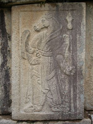 김유신묘에 두른 십이지 호석 가운데 말(午).