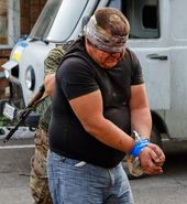 2014년 7월 30일, 우크라이나 군인에게 구금된 분리주의 지지자