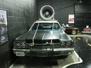 테네시주 잭슨의 Rusty's TV & Movie Car Museum에 전시된 "블루스모빌" 복제품