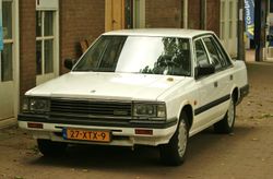 닛산 로렐 정측면 (C32)