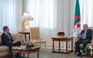 테분 대통령은 2022년 3월 30일 앤서니 블링컨 미국 국무장관과 만났다.