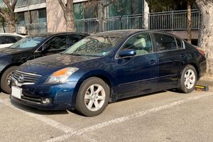 닛산 알티마(전기형) 정측면