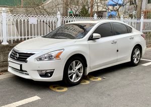 닛산 알티마(5세대) 정측면