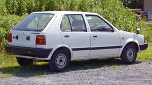 닛산 마치(전기형) 후측면