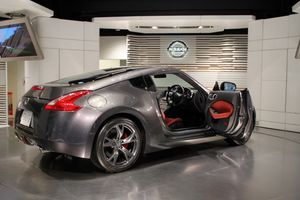 프레임리스 도어 윈도우를 특징으로 하는 2009년형 370Z