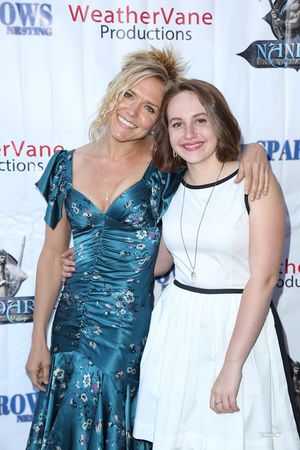 스웨인 (왼쪽)과 만달린 칼슨 (2015)