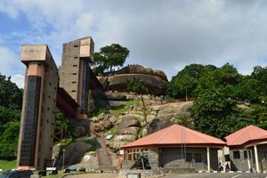 아베오쿠타의 올루모 바위