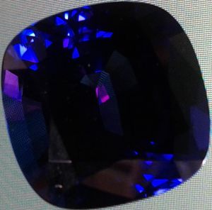 미처리 탄자나이트 보석
