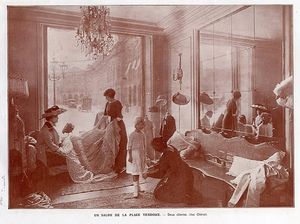 1910년 파리 방돔 광장의 Chéruit salon