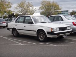 토요타 코로나(전기형) 정측면