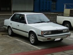 토요타 코로나(후기형) 정측면