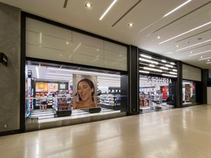 토론토 유니언 역의 세포라, 온타리오