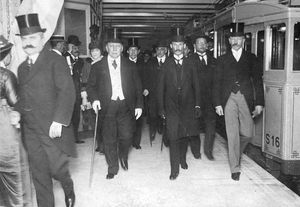 부통령 빅토리노 데 라 플라자가 A선 개통 (1913)