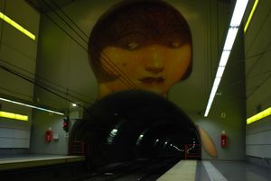 H선의 베네수엘라역에 있는 현대적인 벽화.