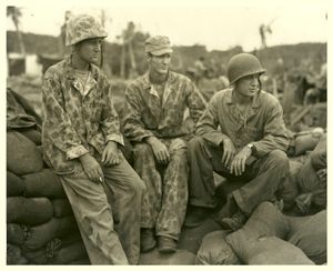 상륙 장갑차 대대 해병 장교 3명, 괌 침공에 참가 (왼쪽부터): 어윈 F. 웽 소령, W. W. 버틀러 소령, 실베스터 스티븐스 중령