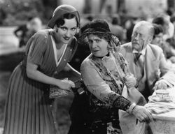 스완슨(왼쪽) in 인디스크릿