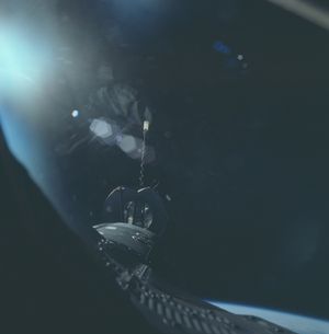 제미니 12호 우주선과 아제나가 도킹 중 4.5m 간격으로 촬영됨