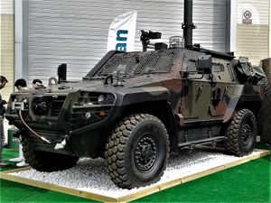 관측 카메라가 장착된 Otokar의 장갑 4륜 장갑차 Cobra II.