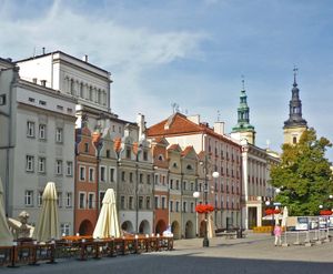 바로크 건축과 신고전주의 건축으로 채워진 시장 광장