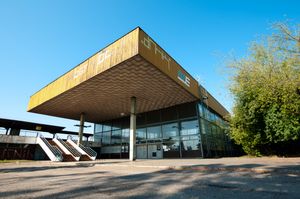 타르누프 모시체 기차역(1976)은 현대 건축의 역사적 기념물로 등록되었다(2021).