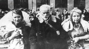 바르샤바 봉기 (1944년 10월) 말 바르샤바에서 추방된 후, 보이치에호프스키와 그의 부인 마리아 키에르노프스카(오른쪽)