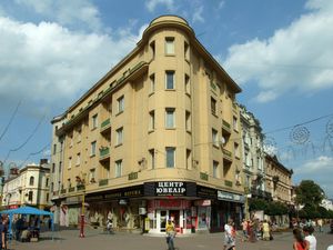 비체 광장, 비토프스키 거리와 독립 거리의 교차로