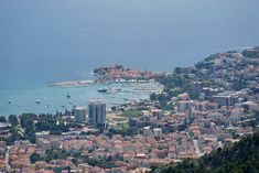 부드바 산의 전경