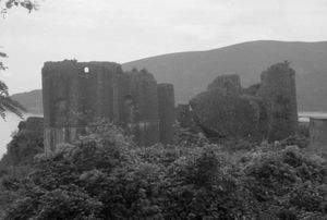 트브르트코 1세가 건설한 노비 요새는 '스타리 그라드'(헤르체그 노비 구시가지)와 코토르만을 내려다보고 있다.