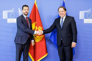 2023년 5월 30일, 유럽 집행 위원 올리베르 바르헬리와 밀라토비치