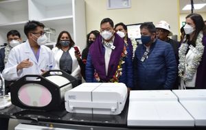 아르세, 2022년 3월 6일, 엘알토의 암 연구 시설 시찰