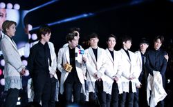 2014년 12월 Mnet Asian Music Awards에서 EXO