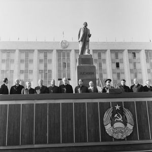 레오니트 브레즈네프와 이반 보디울이 공화국 금자경 1976년 행사에서 찍은 사진