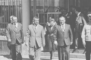 니콜라에 차우셰스쿠와 이반 보디울 (키시너우, 1976년)