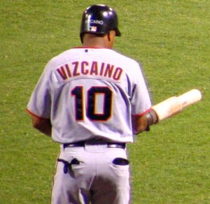 호세 비즈카이노가 12회말 끝내기 안타를 쳐서 양키스가 1차전을 승리했다.