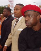 쿠아넬 X (가운데), 2007년 조 혼 시위 당시 휴스턴의 당 대표