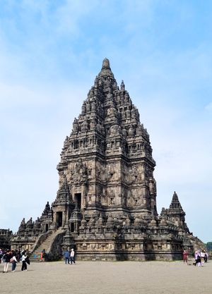 요그야카르타 근처에 위치한 프람바난 단지의 9세기 시바 사원에는 라마야나의 부조가 장식되어 있다.