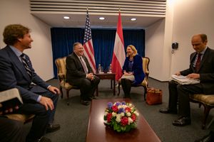 2019년 2월 14일, 미국 국무장관 마이크 폼페이오와 크나이슬