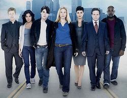 V (2009년 드라마)의 주요 등장인물 (왼쪽부터): 잭 랜드리, 발레리 스티븐스, 타일러 에반스, 에리카 에반스, 애나, 채드 데커, 라이언 니컬러스