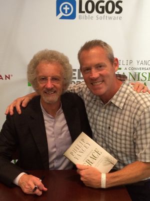 2014년 도서 사인회에서의 필립 얀시(왼쪽)