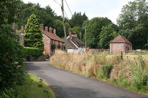 콤 플로리, 1956년 워와 그의 가족이 이사한 서머싯의 마을