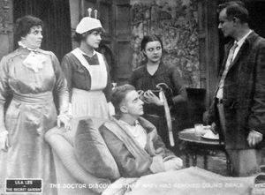 비밀의 화원(1919)의 로비 카드. 현재는 유실된 영화이다.