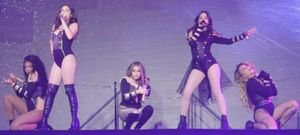 2016년 The 7/27 Tour에서 공연하는 피프스 하모니