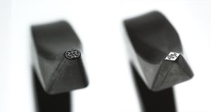 오스트레일리아의 금(375) 및 백금(950) 캐럿 도장.