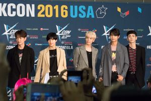 2016년 7월 30일 KCON 2016 LA에서의 샤이니.