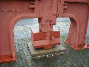 증기 해머 모루